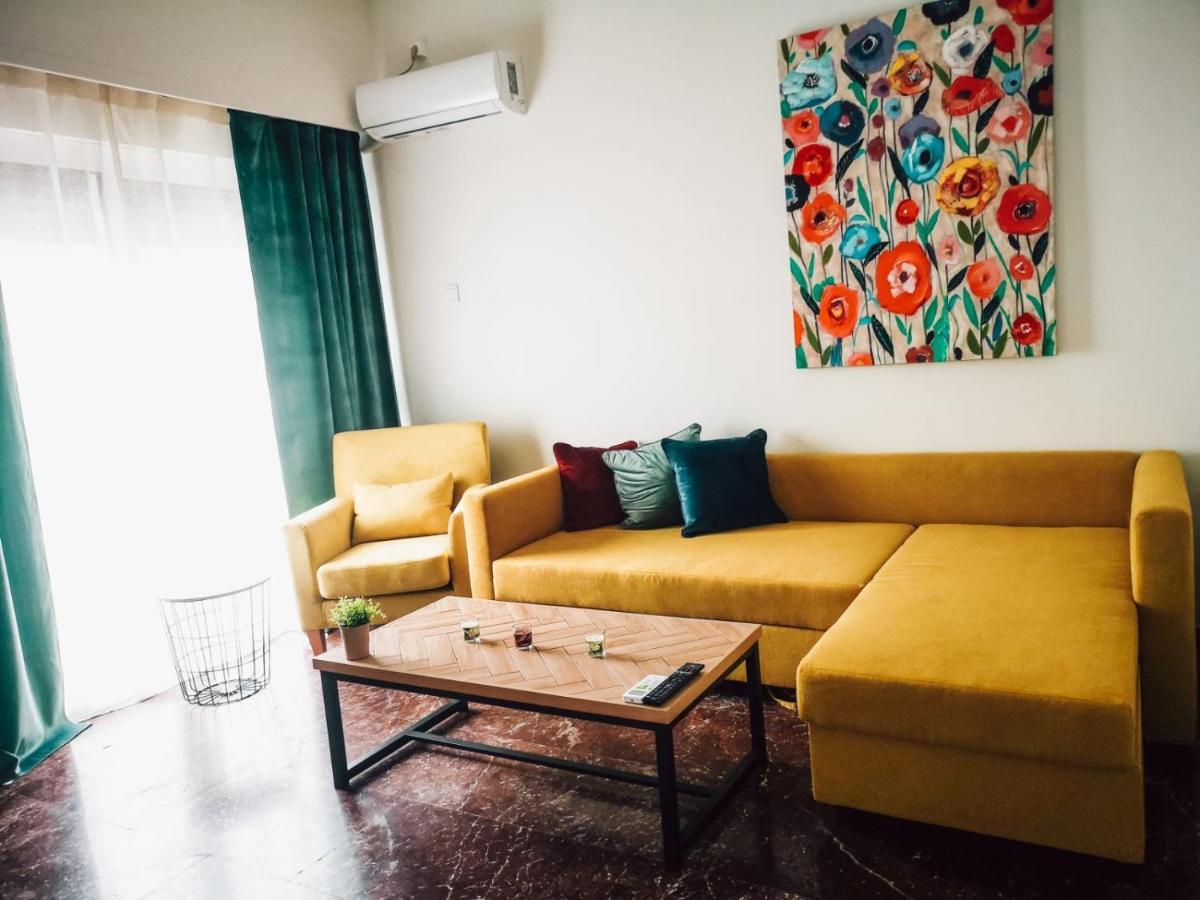 Explore Greece From Colorful City Centre Apartment Chalkida Bagian luar foto